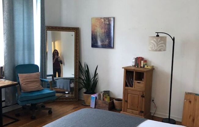 Studio, 1 bath, $1,099, Unit B11
