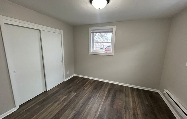 1737 Thomas Ave W