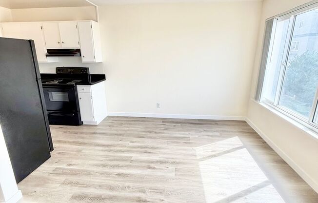 123 (470 Warren)