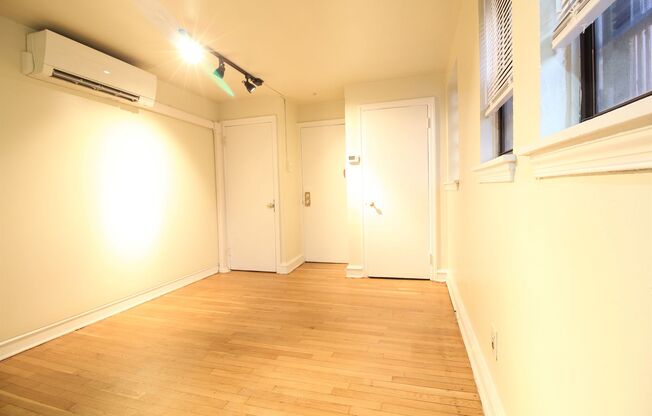 Cozy Studio with Updated Appliances!*Available September*
