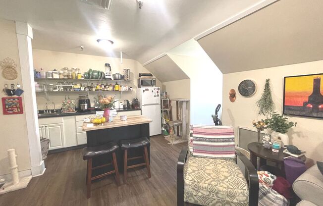 1233 Marshall / 1222-36 Cass