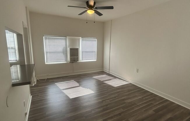 Studio, 1 bath, 400 sqft, $1,495, Unit 0404