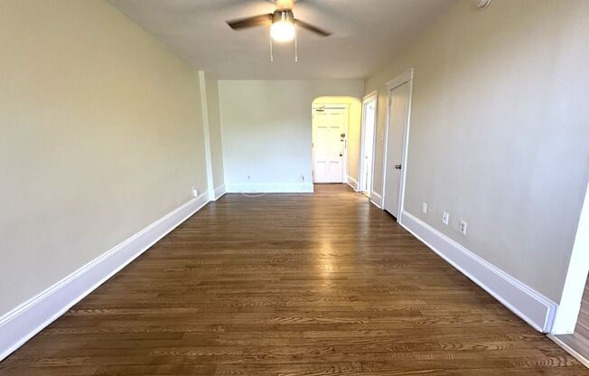Studio, 1 bath, 450 sqft, $958, Unit Apt 307