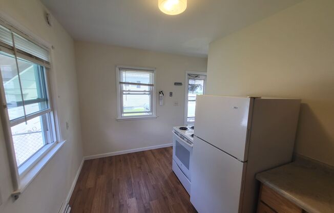 2 beds, 1 bath, $1,150