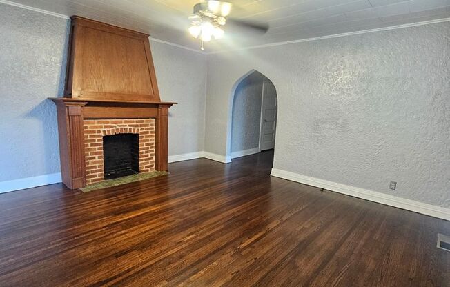 2 beds, 1 bath, 1,200 sqft, $1,250, Unit 1115 S Gary Pl