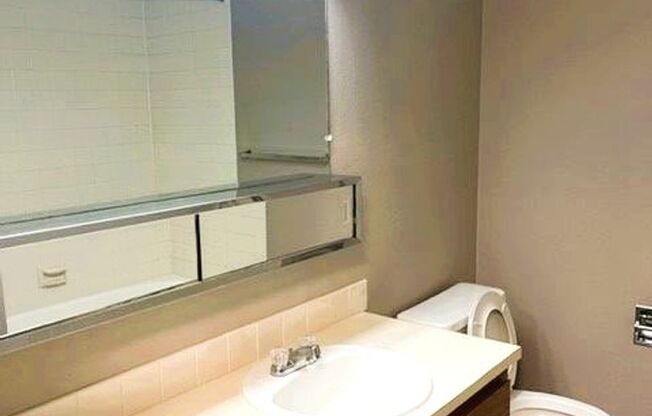 Studio, 1 bath, 440 sqft, $1,085, Unit 216