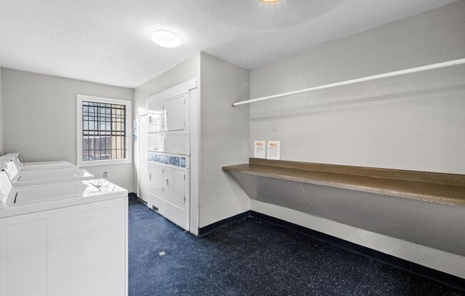 Studio, 1 bath, 400 sqft, $1,000, Unit 219