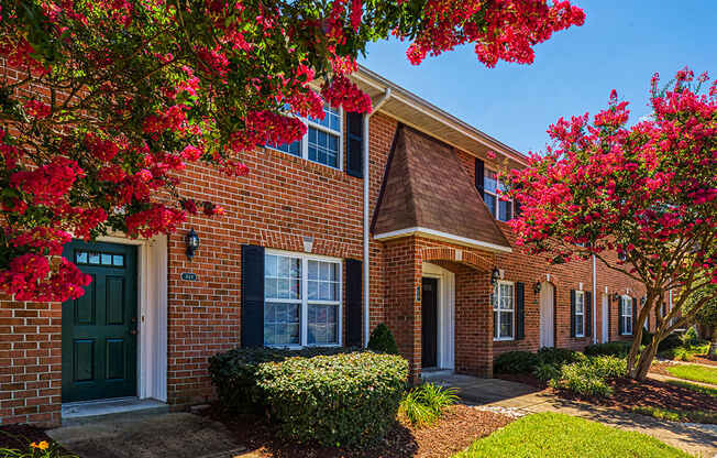 Exterior of  Holly Point Apartments in Chesapeake VA