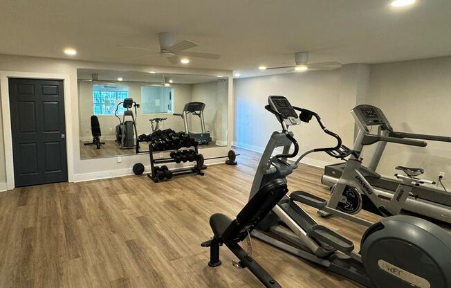 1 bed, 1 bath, 715 sqft, $1,000, Unit 6881-302