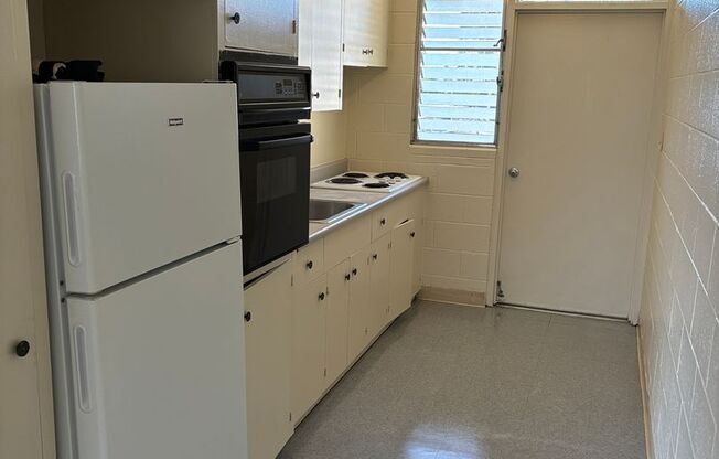 2 beds, 1 bath, $1,425, Unit # 10