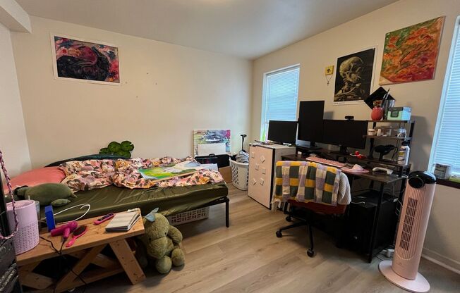 2 beds, 1 bath, $1,195, Unit 11