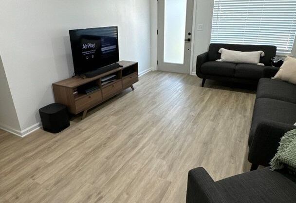 Fully Furnished home in Lee's Summit!