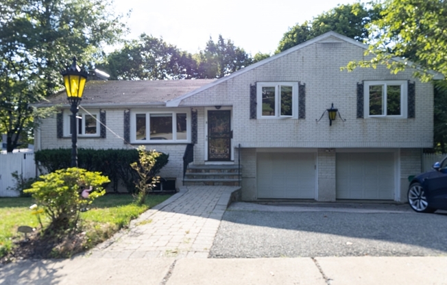 6 PEACH TREE LN