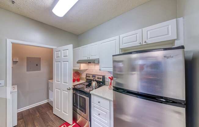 Evergreen Lenox Park Apartments interior kitchen