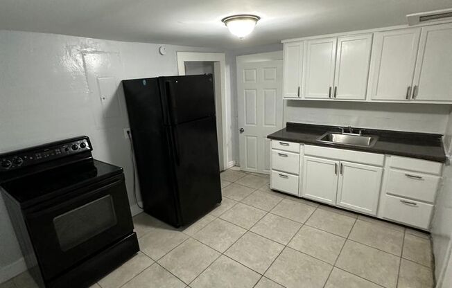 2 beds, 1 bath, $1,100