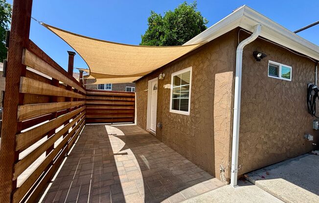 Private, Cozy, Backhouse Studio Located In Reseda!