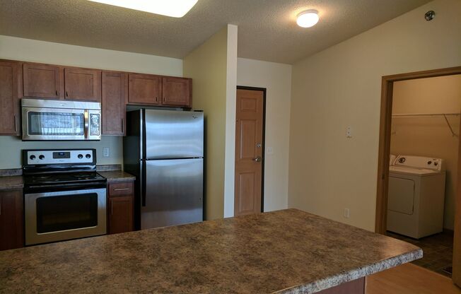 2 beds, 2 baths, 890 sqft, $1,230, Unit 5100-305