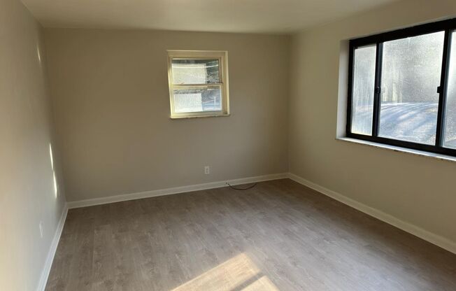 1 bed, 1 bath, $895, Unit 3447 Evergreen apt 4