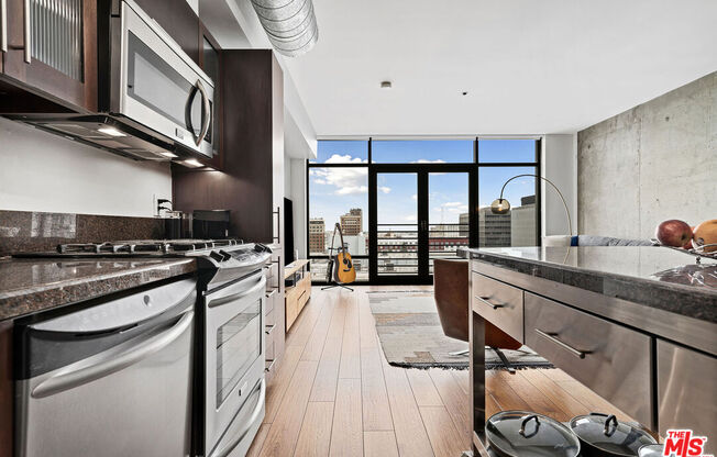 1 bed, 1 bath, 950 sqft, $3,150, Unit 1111