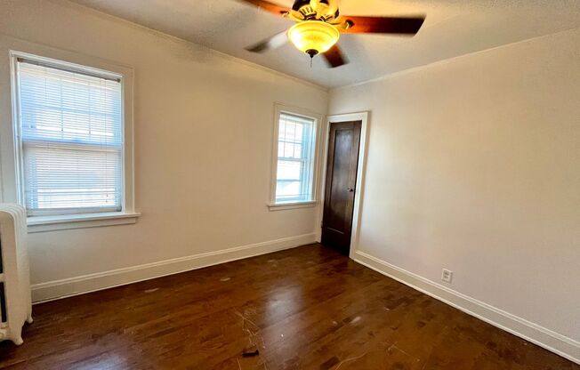 2 beds, 1 bath, $1,295, Unit 6