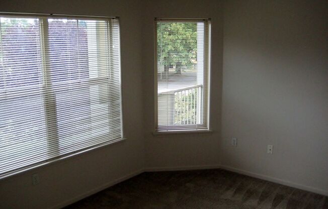 2 beds, 2 baths, 1,100 sqft, $1,695, Unit 9