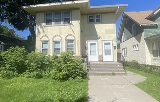 1649 RUSSELL AVE N