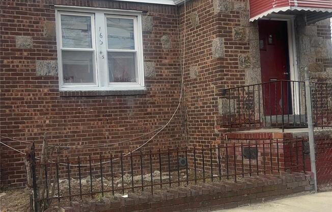163 45 CLAUDE AVE