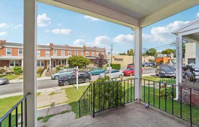 1217 W 37 ST