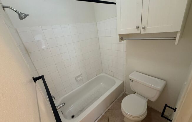 2 beds, 1 bath, $1,395, Unit # 2029
