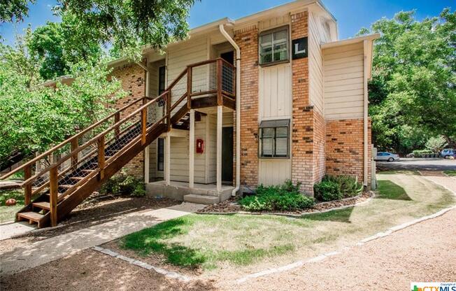 421 W San Antonio St