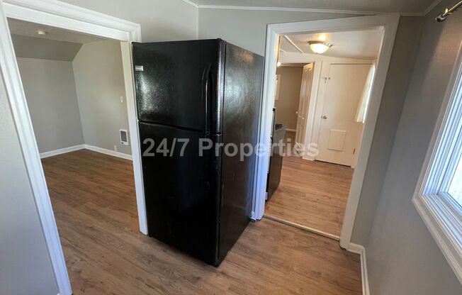 Cozy 1 BD | 1 BA House w/ Front & Back Yards - Cathedral Park