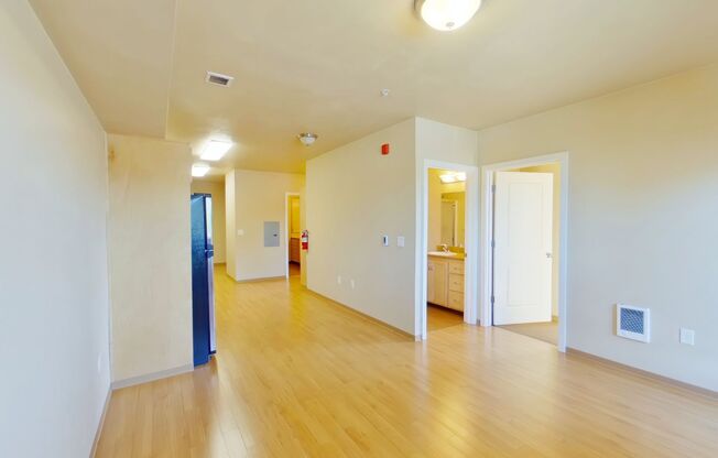 3 beds, 2 baths, 967 sqft, $2,400, Unit 303