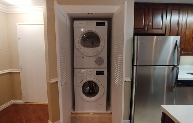 2 beds, 2 baths, 910 sqft, $2,895, Unit 406