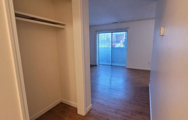 Studio, 1 bath, 450 sqft, $625, Unit 837-Unit 3