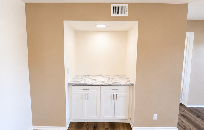 2 beds, 2 baths, 993 sqft, $2,485, Unit 13