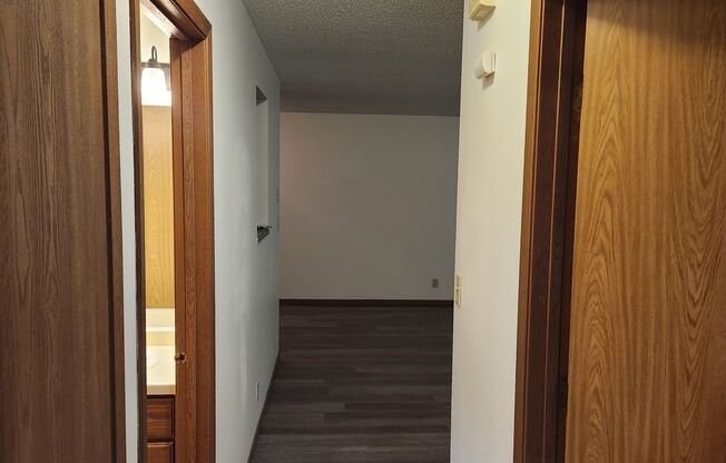 2 beds, 1 bath, $925