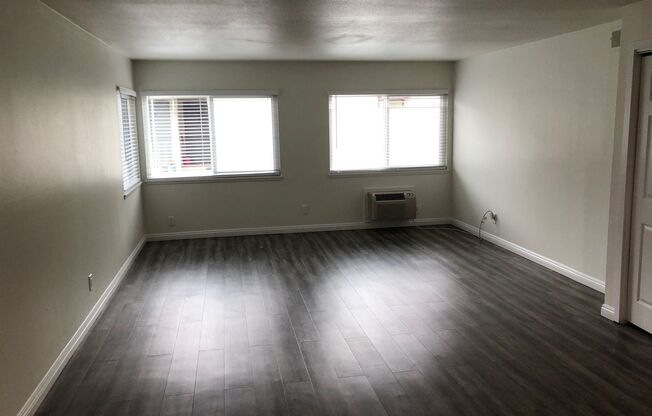 6330 Newlin