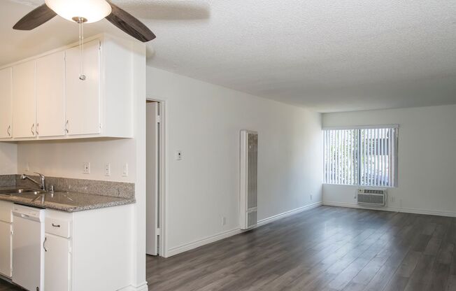 1 bed, 1 bath, 650 sqft, $1,850, Unit 114