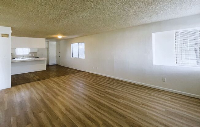 2 beds, 1 bath, $1,375, Unit Unit B