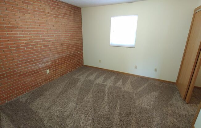 2 beds, 1 bath, 775 sqft, $1,015, Unit 1239-12