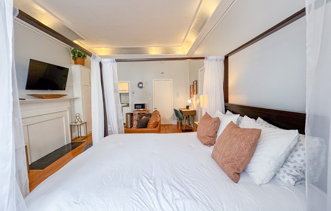 Studio, 1 bath, 600 sqft, $4,000, Unit 2