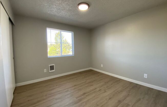 2 beds, 1 bath, 700 sqft, $1,295, Unit Unit 37