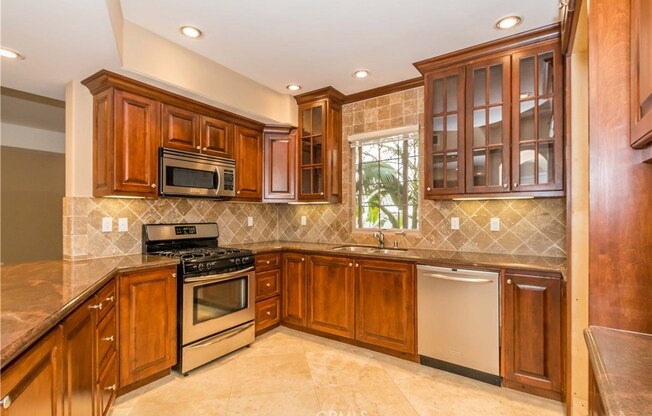 4551 COLDWATER CYN AVE