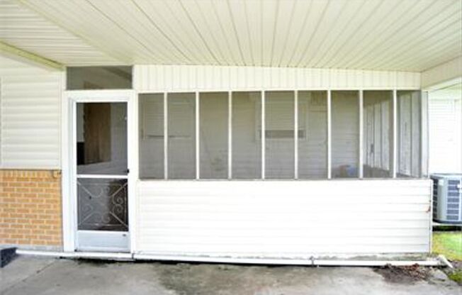 4 bedroom 2 bath home for rent in Broadmoor subdivision