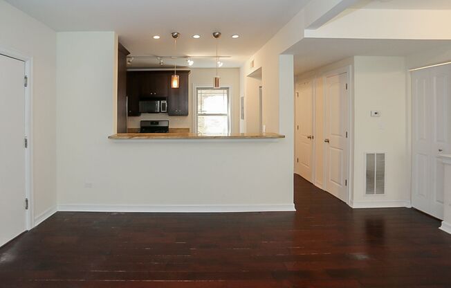 2 beds, 2 baths, 1,135 sqft, $3,550, Unit 3816S-1W