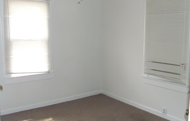 2 BR Home walk to NHHS