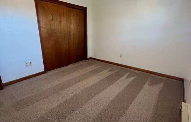 2 beds, 1 bath, 903 sqft, $1,150, Unit I-1