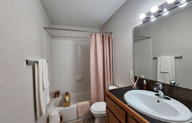 1 bed, 1 bath, 700 sqft, $1,200, Unit OCR-130