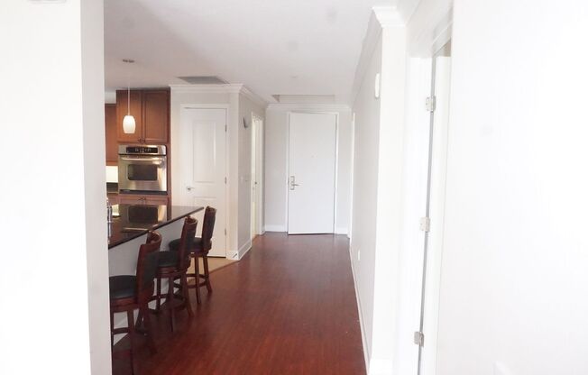 1 bed, 2 baths, $2,600