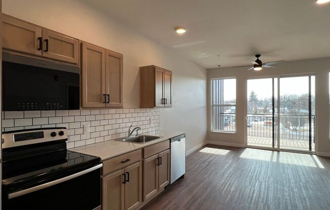 Studio, 1 bath, 532 sqft, $1,375, Unit WR 305-203